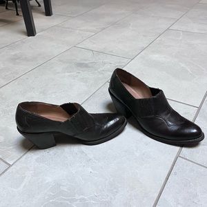 5|48 Darian Saks Fifth Avenue Bootie